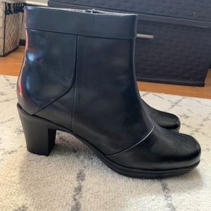 Clarks ankle boots 7.5